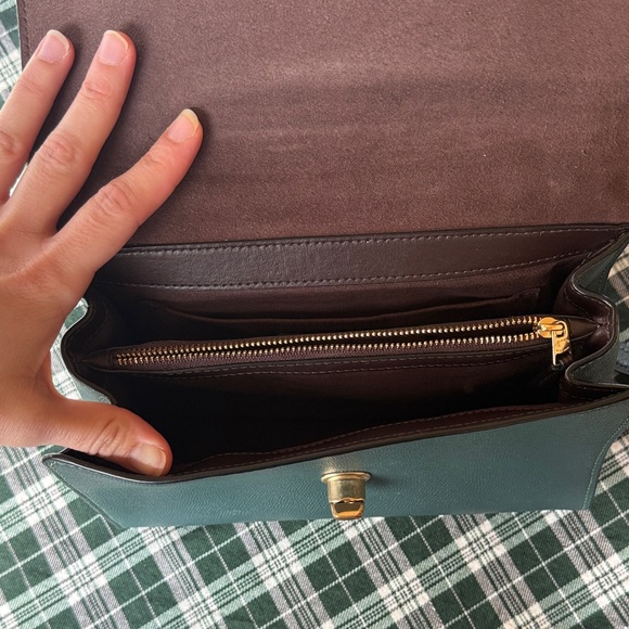 Elegant COACH Leather Handbag - Picture 5 of 5